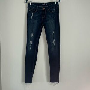 Juniors Hollister size 3 Reg distressed skinny jeans with frayed bottom